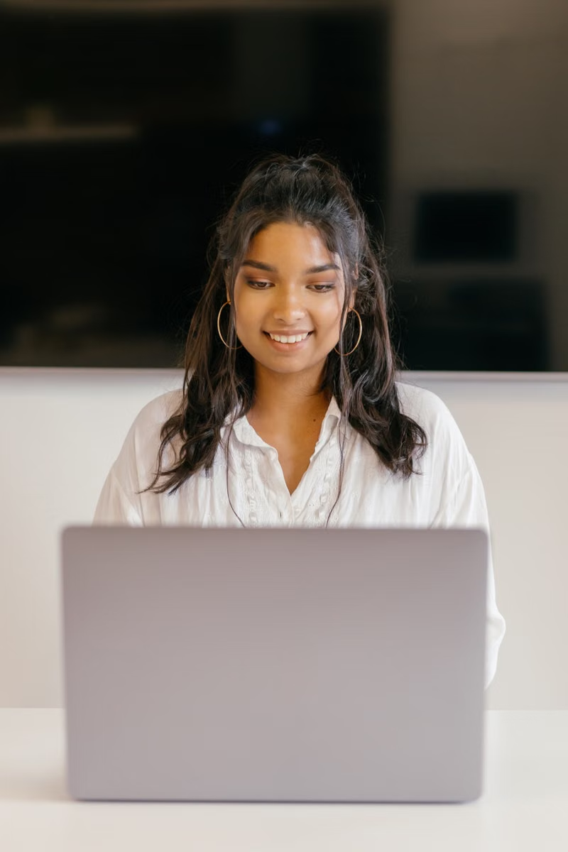 Student weighing early application options